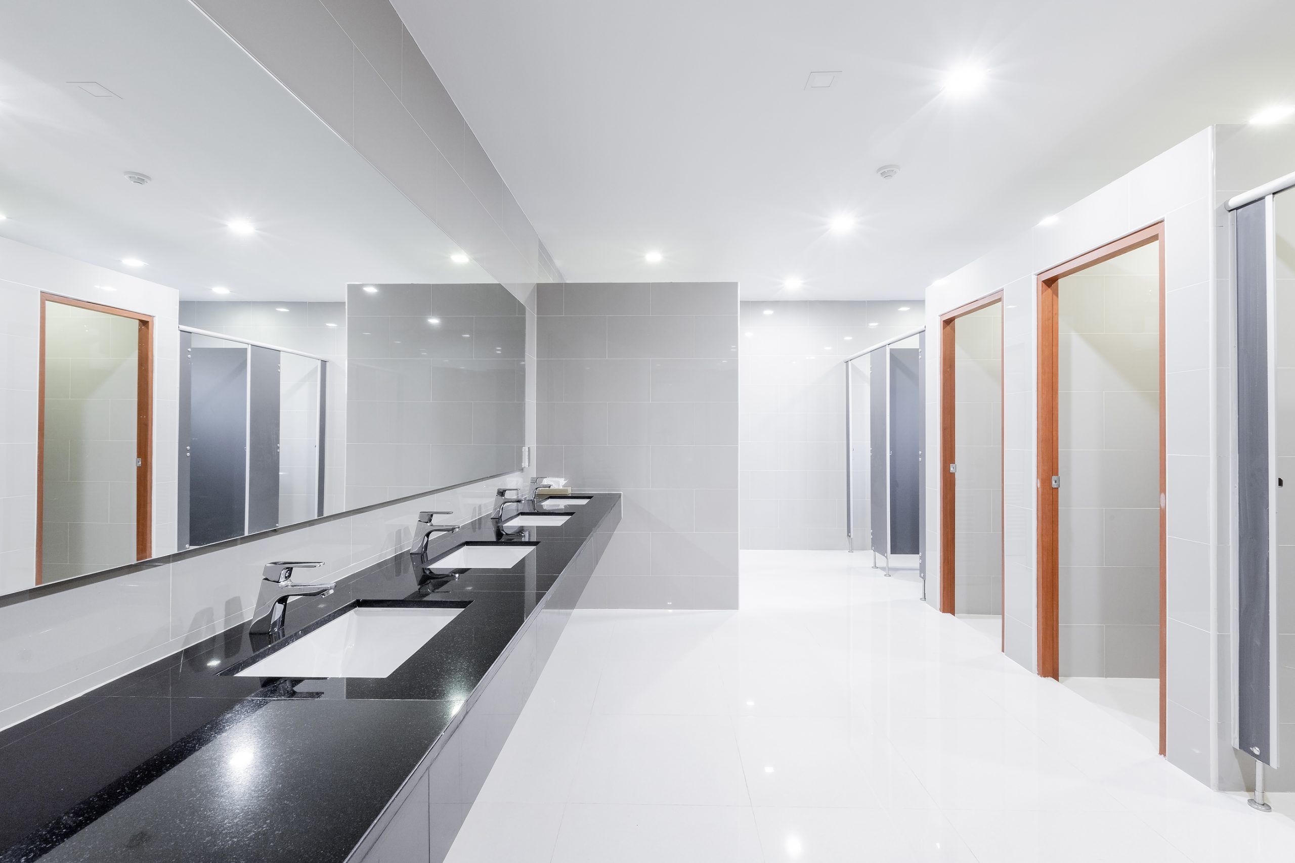 Houstons cleaning services corporate bathroom scaled